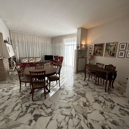 Le Rose Di Emma Villa Bordighera Exteriör bild